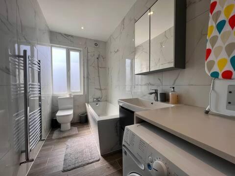 Apartamento Star London Finchley Road 3-Bed Escape With Garden Exterior foto